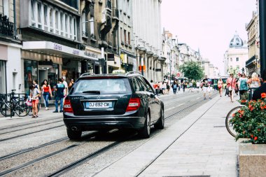 Reims Fransa 23 Temmuz 2018 Reims street öğleden sonra Fransız taksi arabaya görünümünü