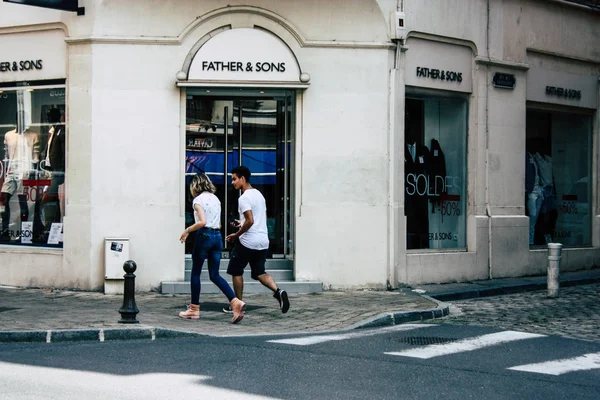 Reims Frankrijk Juli 2018 Weergave Van Onbekenden Mensen Lopen Straat — Stockfoto