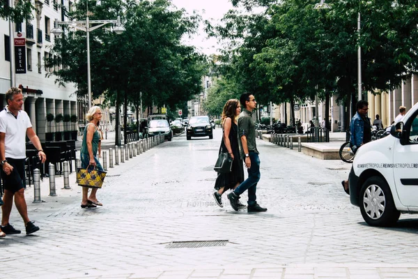 Reims Francia Luglio 2018 Veduta Persone Sconosciute Che Camminano Strada — Foto Stock