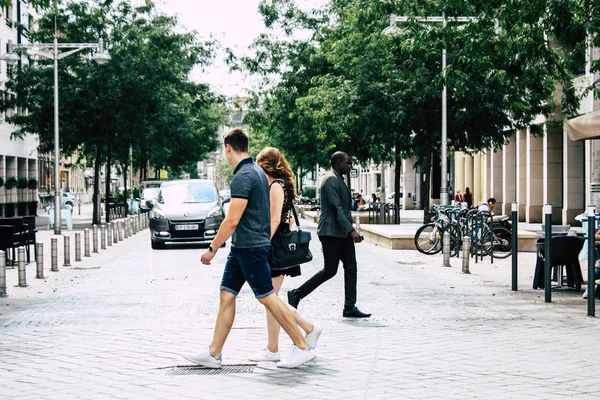 Reims Francia Julio 2018 Vista Gente Desconocida Caminando Por Calle — Foto de Stock