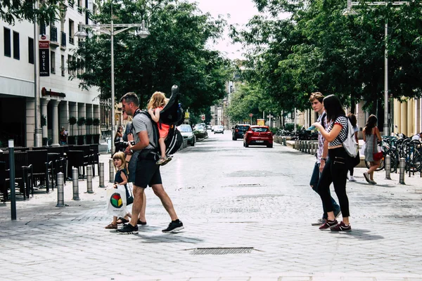 Reims França Julho 2018 Vista Pessoas Desconhecidas Andando Rua Reims — Fotografia de Stock