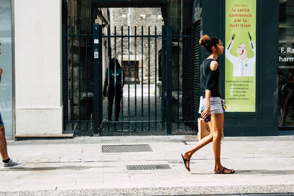 兰斯法国2018年7月23日不知名的人在兰斯街走在下午的看法 — 图库照片