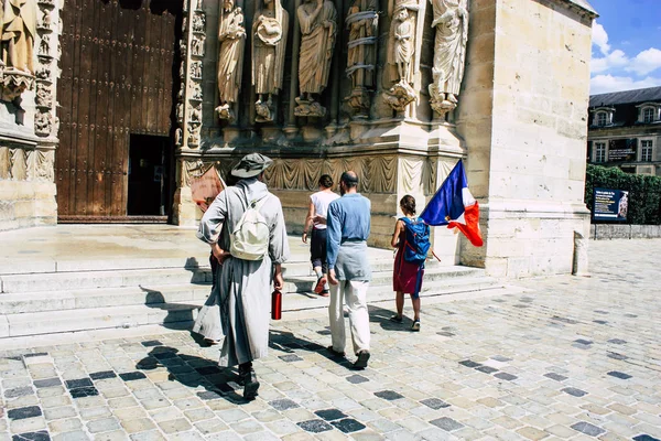 Reims Francia Luglio 2018 Veduta Persone Sconosciute Che Camminano Davanti — Foto Stock