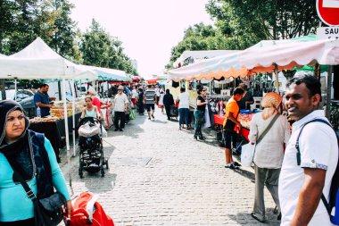 Reims Fransa 27 Temmuz 2018 alışveriş ve Reims sokak Pazar sabahları yürüyüş bilinmeyenli insan görünümü