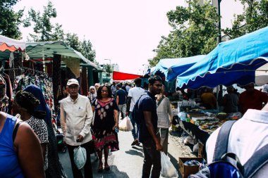 Reims Fransa 27 Temmuz 2018 alışveriş ve Reims sokak Pazar sabahları yürüyüş bilinmeyenli insan görünümü
