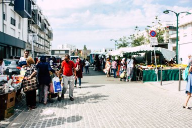 Reims Fransa 27 Temmuz 2018 alışveriş ve Reims sokak Pazar sabahları yürüyüş bilinmeyenli insan görünümü