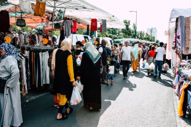 Reims Fransa 27 Temmuz 2018 alışveriş ve Reims sokak Pazar sabahları yürüyüş bilinmeyenli insan görünümü