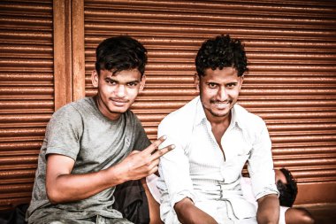 Gokarna Karnataka India Kasım 01, 2017 gece Gokarna kasabasının sokakta çiçek satan bilinmeyen insanların portresi