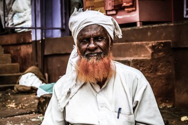 Gokarna Karnataka India Kasım 01, 2017 gece Gokarna kasabasının sokakta çiçek satan bilinmeyen insanların portresi