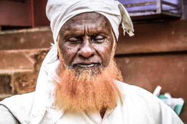 Gokarna Karnataka India Kasım 01, 2017 gece Gokarna kasabasının sokakta çiçek satan bilinmeyen insanların portresi
