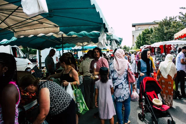 Reims Francia Julio 2018 Vista Gente Desconocida Comprando Caminando Mercado —  Fotos de Stock