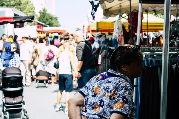 Reims Francia Julio 2018 Vista Gente Desconocida Comprando Caminando Mercado — Foto de Stock