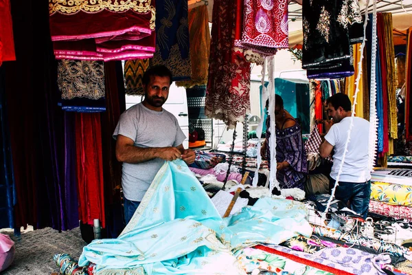 Reims Francia Julio 2018 Vista Gente Desconocida Comprando Caminando Mercado —  Fotos de Stock