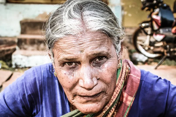 Gokarna Karnataka Índia Novembro 2017 Retrato Pessoas Desconhecidas Vendendo Flores — Fotografia de Stock