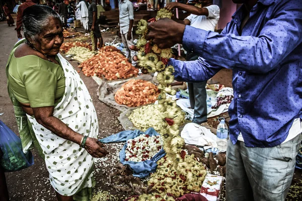 Gokarna Karnataka India November 2017 Portrait Unknown People Selling Flowers — Stock Photo, Image