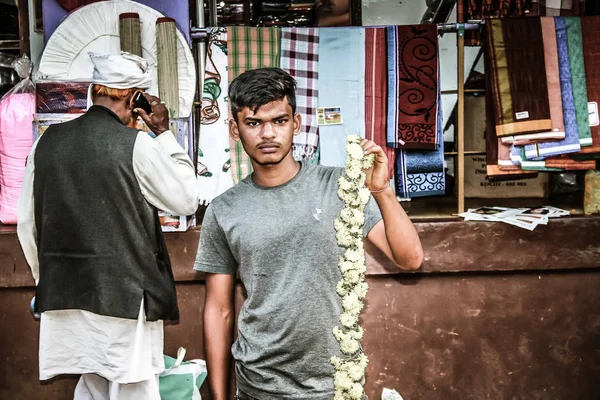 Gokarna Karnataka Índia Novembro 2017 Retrato Pessoas Desconhecidas Vendendo Flores — Fotografia de Stock