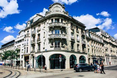 Reims Fransa 10 Ağustos 2018 görünümü bilinmeyen insan öğleden sonra Reims sokakta yürürken