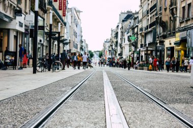 Reims Fransa 10 Ağustos 2018 görünümü bilinmeyen insan öğleden sonra Reims sokakta yürürken