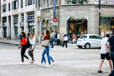 Reims Fransa 10 Ağustos 2018 görünümü bilinmeyen insan öğleden sonra Reims sokakta yürürken