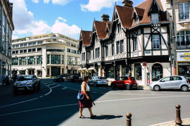 Reims Fransa 10 Ağustos 2018 görünümü bilinmeyen insan öğleden sonra Reims sokakta yürürken
