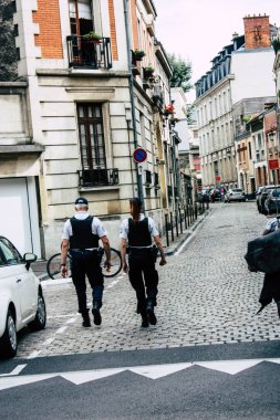 Reims Fransa 10 Ağustos 2018 Reims sokaklarında öğleden sonra bir Fransız askeri devriye görünümünü