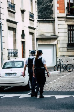 Reims Fransa 10 Ağustos 2018 Reims sokaklarında öğleden sonra bir Fransız askeri devriye görünümünü