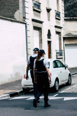 Reims Fransa 10 Ağustos 2018 Reims sokaklarında öğleden sonra bir Fransız askeri devriye görünümünü