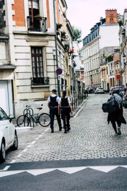 Reims Fransa 10 Ağustos 2018 Reims sokaklarında öğleden sonra bir Fransız askeri devriye görünümünü