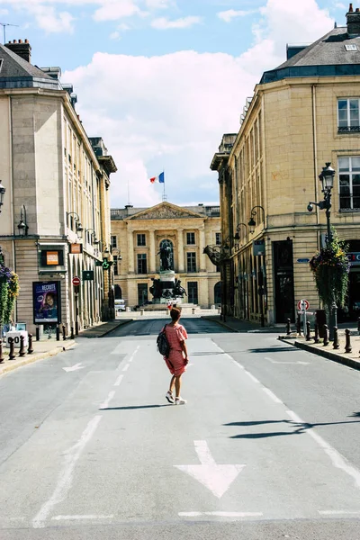 ランス フランス 2018 日午後にランスの通りを歩いて未知の人々 のビュー — ストック写真