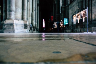 Reims Fransa 13 Ağustos 2018 öğleden sonra Notre Dame Katedrali Reims içinde bilinmeyenler turist görünümünü