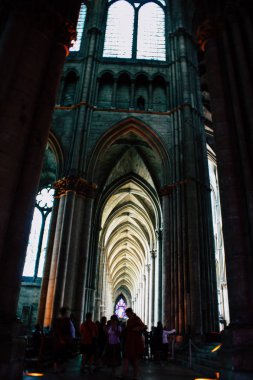 Reims Fransa 13 Ağustos 2018 öğleden sonra Notre Dame Katedrali Reims içinde bilinmeyenler turist görünümünü