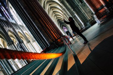 Reims Fransa 13 Ağustos 2018 öğleden sonra Notre Dame Katedrali Reims içinde bilinmeyenler turist görünümünü