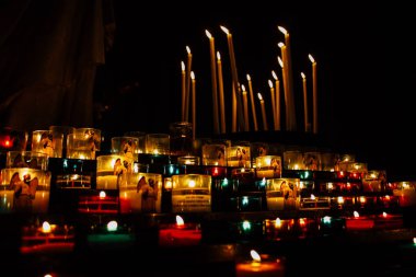 Reims Fransa 13 Ağustos 2018 görünümü öğleden sonra Notre Dame Katedrali Reims içinde mum