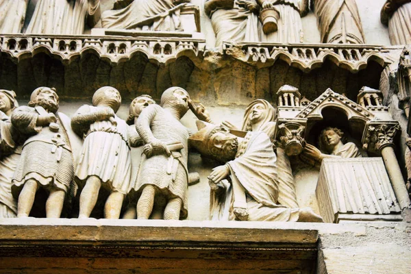 Reims Fransa 13 Ağustos 2018 öğleden sonra Notre Dame Katedrali'nin Reims cephe dış görünümünü