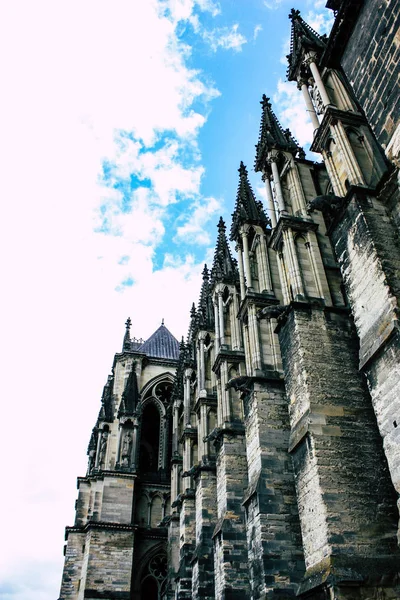 Reims Fransa 13 Ağustos 2018 öğleden sonra Notre Dame Katedrali'nin Reims cephe dış görünümünü