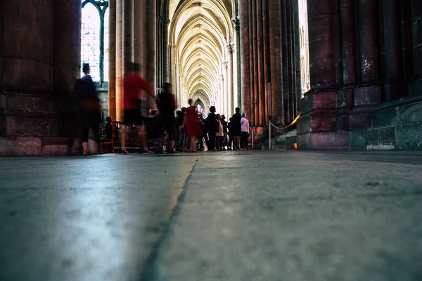 Reims Fransa 13 Ağustos 2018 öğleden sonra Notre Dame Katedrali Reims içinde bilinmeyenler turist görünümünü