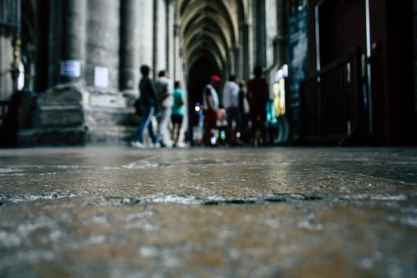 Reims Fransa 13 Ağustos 2018 öğleden sonra Notre Dame Katedrali Reims içinde bilinmeyenler turist görünümünü