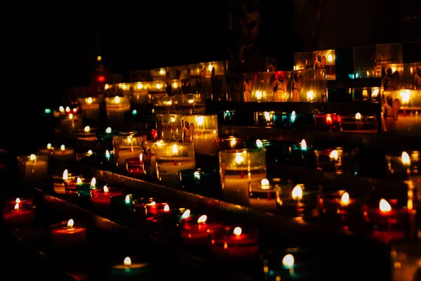 Reims Fransa 13 Ağustos 2018 görünümü öğleden sonra Notre Dame Katedrali Reims içinde mum