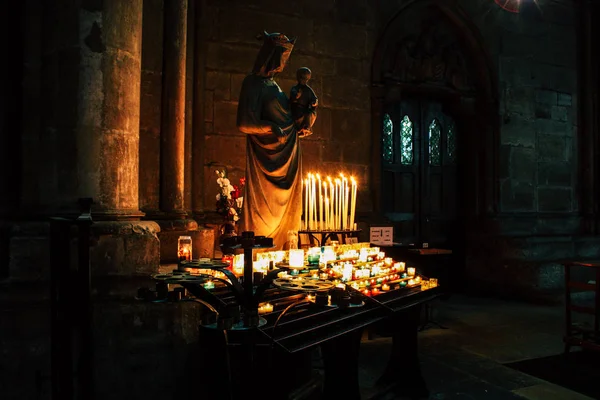 Reims Fransa 13 Ağustos 2018 görünümü öğleden sonra Notre Dame Katedrali Reims içinde mum