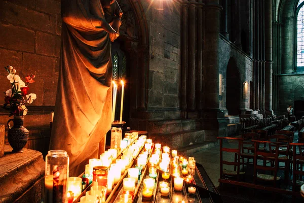 Reims Fransa 13 Ağustos 2018 görünümü öğleden sonra Notre Dame Katedrali Reims içinde mum