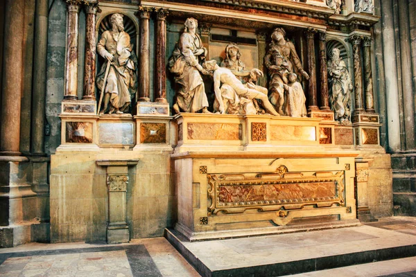 Reims Fransa 13 Ağustos 2018 öğleden sonra Notre Dame Katedrali Reims içinde mimarisinin görünümü