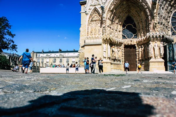 Reims Francia Agosto 2018 Veduta Persone Sconosciute Che Camminano Davanti — Foto Stock