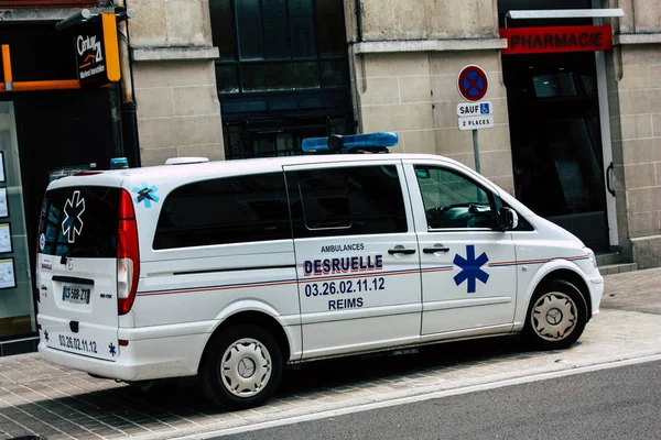 Remeš Francie Srpna 2018 Pohled Ambulanci Zaparkované Ulicích Reims Odpoledne — Stock fotografie