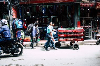 Katmandu Nepal 21 Ağustos 2018 görünümü bilinmeyen insan Katmandu sokakta Thamel sabah yürüyüş
