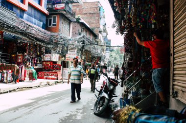 Katmandu Nepal 21 Ağustos 2018 görünümü bilinmeyen insan Katmandu sokakta Thamel sabah yürüyüş