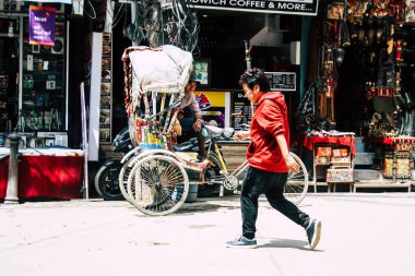 Katmandu Nepal 21 Ağustos 2018 görünümü bilinmeyen insan Katmandu sokakta Thamel sabah yürüyüş