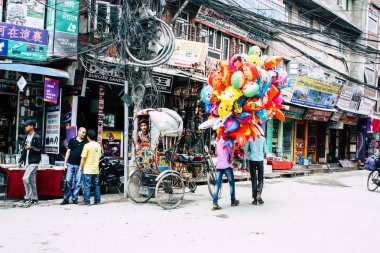 Katmandu Nepal 21 Ağustos 2018 görünümü bilinmeyen insan Katmandu sokakta Thamel sabah yürüyüş