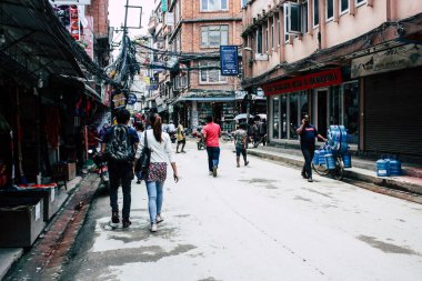 Katmandu Nepal 21 Ağustos 2018 görünümü bilinmeyen insan Katmandu sokakta Thamel sabah yürüyüş