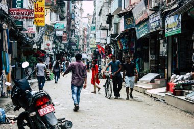 Katmandu Nepal 21 Ağustos 2018 görünümü bilinmeyen insan Katmandu sokakta Thamel sabah yürüyüş
