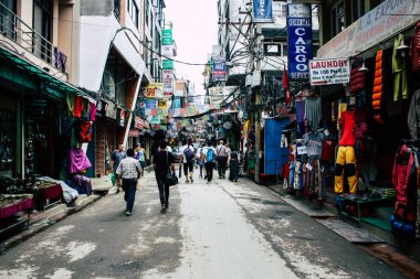 Katmandu Nepal 21 Ağustos 2018 görünümü bilinmeyen insan Katmandu sokakta Thamel sabah yürüyüş